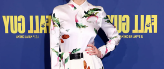 Emily Blunt Loeve tərəfindən Tərəvəzdən İlhamlanmış Görünüşdə Qırmızı Xalçada Steans